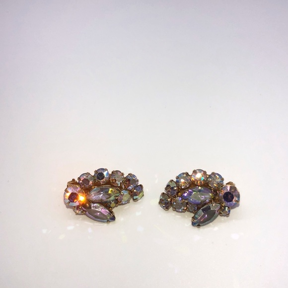 Vintage Clip-on Earrings - Picture 3 of 5